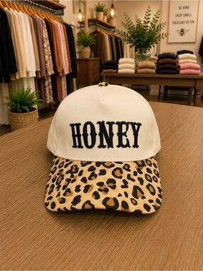 Zenana Honey Leopard Print Adjustable Trucker Hat NWT Boutique